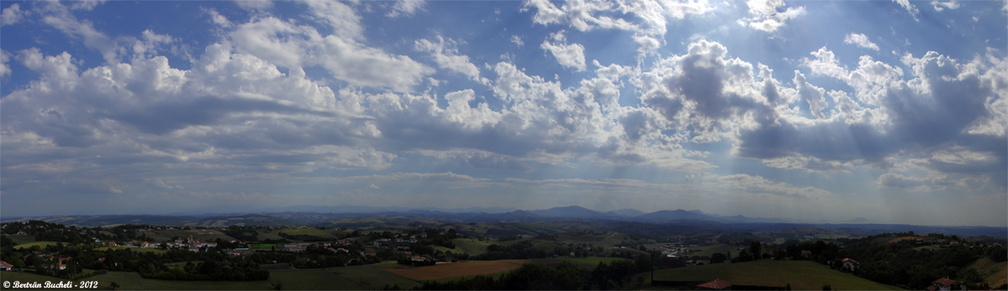  Panorama sur la chaîne Pyrénéenne (La Rhune à droite) – avec Christophe Haristoy.