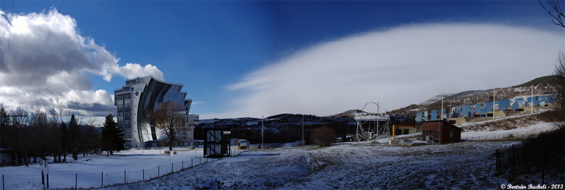  Panorama sur le Four Solaire et ses héliostats. Photo 14.01.13