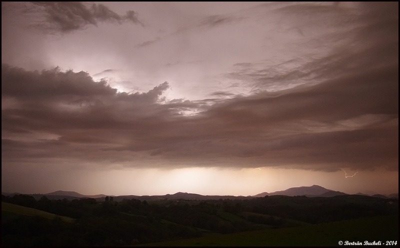 Ambiance orageuse sur es Pyrénées - 00h35