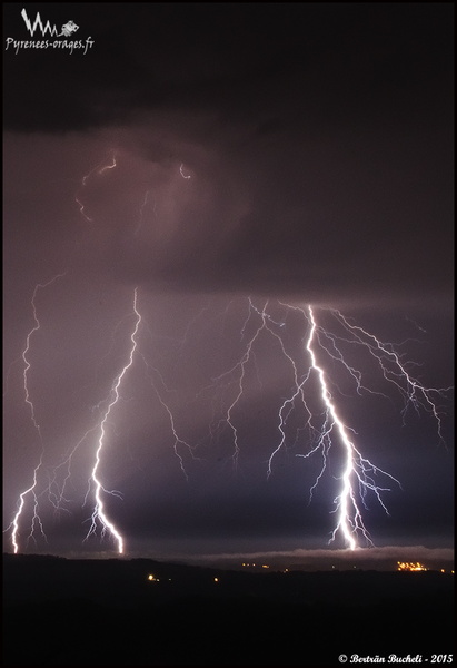 04h59 - Triple impacts, une belle série de ramifiés en attendant l'orage arrivant d'Espagne