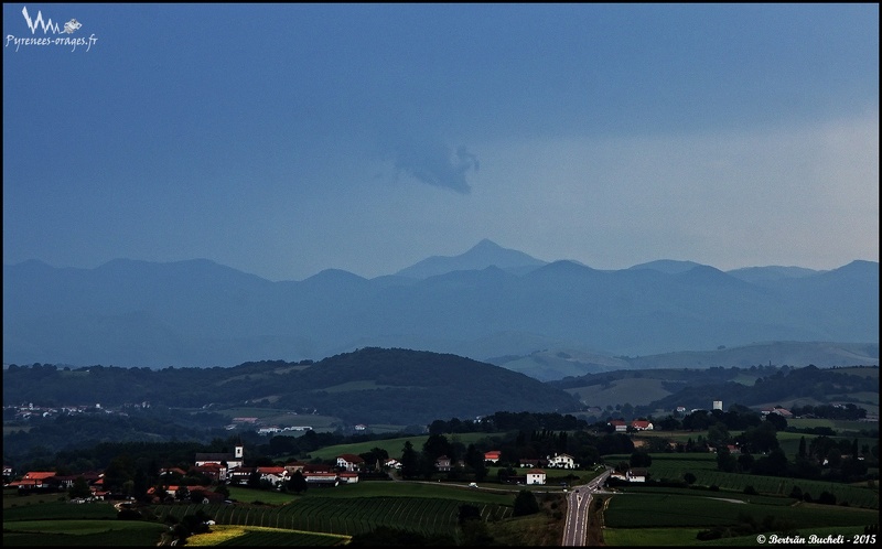 16h36 - Observation d'un pseudo "funnel" au pied des Pyrénées
