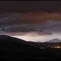 23h38 - L'orage remontant d'Espagne passe la barrière des Pyrénées