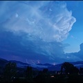 20h50 - Un orage éclate sur les Pyrénées ne dépassant pas cette barrière