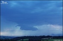 21h43 - Orage en formation: Nuage-mur accompagné de son inter-nuageux avec en fond la Rhune..