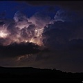 22h21 -  Folle ambiance orageuse avec des éclairs qui se baladent entre 2 cellules orageuses près de Habas (40)